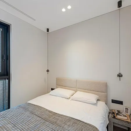 Cityscape View 1 Bd By Domvia